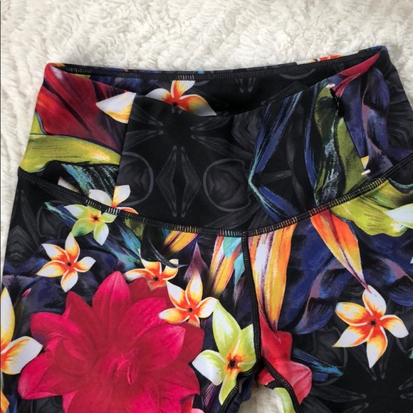 Calla cropped athletic leggings - Picture 2 of 5